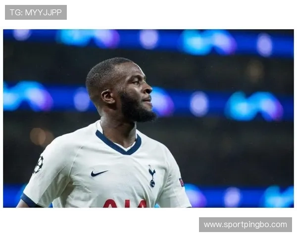 撕开防线直塞显威 近期欧冠卡卡角色组织者转为终结者