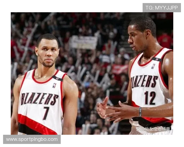 罗伊无球跑动牵制防线，改变开拓者进攻结构