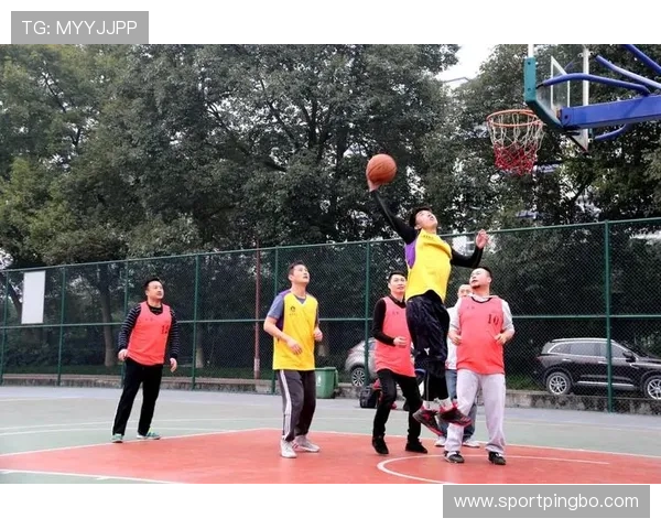 如何理解篮球比赛中球权判定规则的具体条款与判罚依据